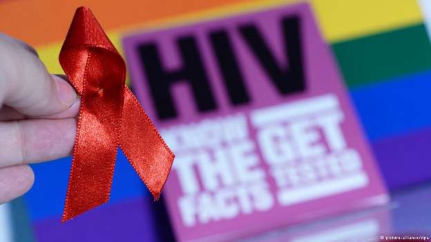 Cerca de 35 milhões de pessoas em todo o mundo vivem com aids, de acordo com informações de 2013 da Organização Mundial de Saúde.